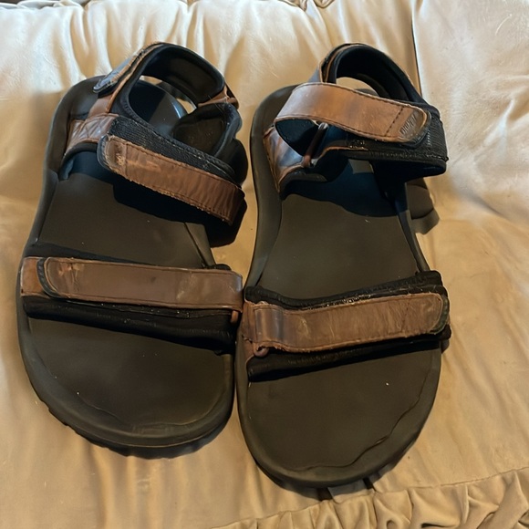 Olukai Sandals. Mens Size 11. Brown - Picture 3 of 7
